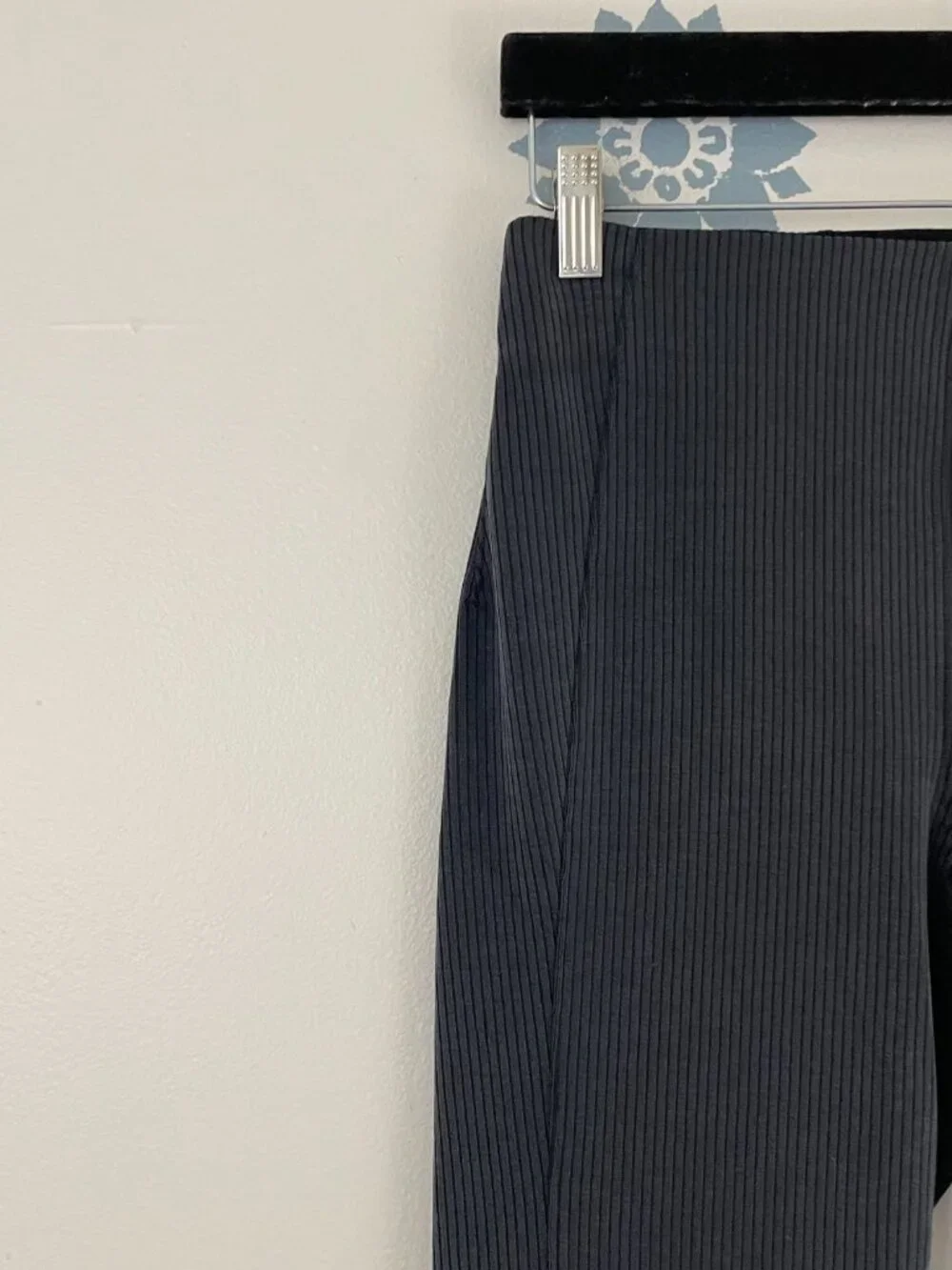 Lululemon Ribbed Softstreme Flared Pant *Short in Black Size 6